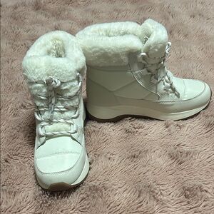 Amazon Women's Cream Winter Boots